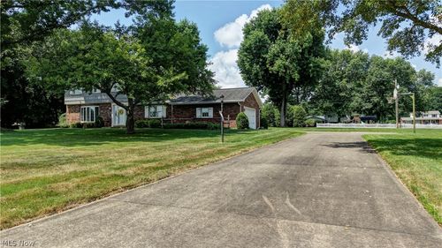 966 College Dr Se, New Philadelphia, OH, 44663-7738 | Card Image