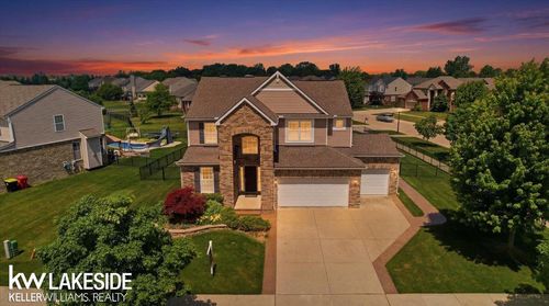 21965 Bellewood Dr, Macomb, MI, 48044-2324 | Card Image