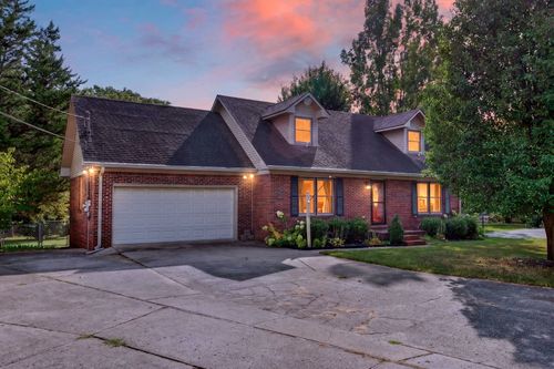 135 Springmont Dr, Hopkinsville, KY, 42240-3975 | Card Image