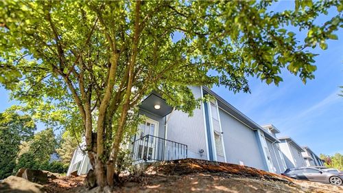 n-301-10459 Des Moines Memorial Dr S, Seattle, WA, 98168-1688 | Card Image
