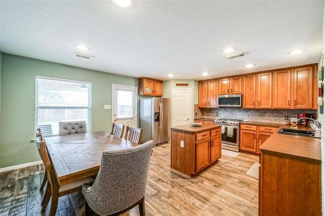2957 Water Willow Ln, House other with 4 bedrooms, 2 bathrooms and 2 parking in Pearland TX | Image 6
