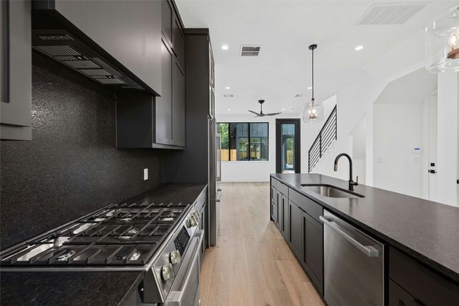 B - 2010 Gathright Cv, House other with 2 bedrooms, 3 bathrooms and 1 parking in Austin TX | Image 7