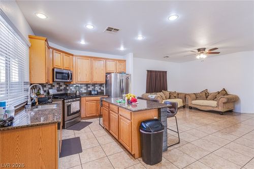 124 Sharp Edge Ave, North Las Vegas, NV, 89031-6870 | Card Image