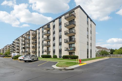 apt-4a-9074 W Terrace Dr, Niles, IL, 60714-5852 | Card Image
