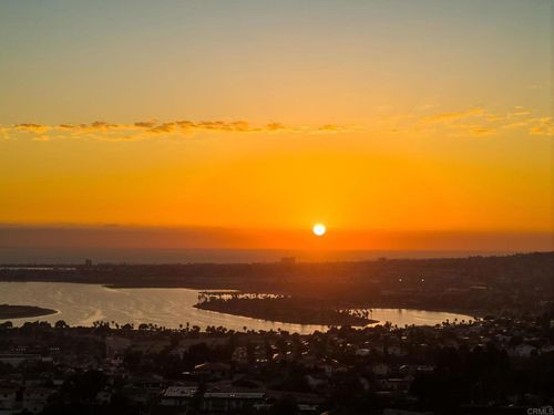 2851 Grandview St, San Diego, CA, 92110-1036 | Card Image