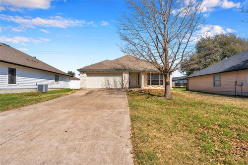 204 Cailin Ct, Burnet, TX, 78611-5949 | Card Image