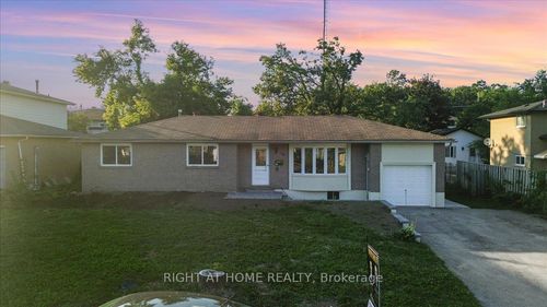 28 Charlbrook Ave, Barrie, ON, L4M2Y4 | Card Image