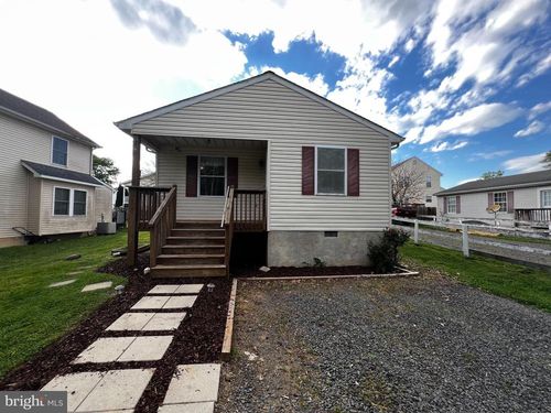 8480 Ashby Ave, MARSHALL, VA, 20115-3709 | Card Image
