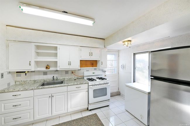 5 Weymouth St, House other with 4 bedrooms, 2 bathrooms and null parking in Dix Hills NY | Image 8