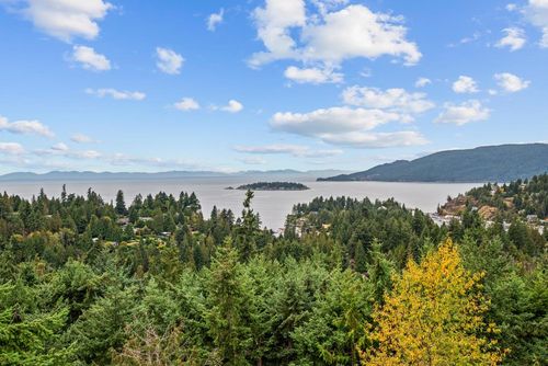 5532 Westhaven Rd, West Vancouver, BC, V7W3E9 | Card Image