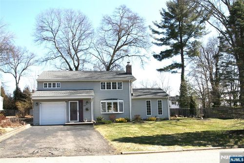 77 Donald Pl, Waldwick, NJ, 07463-2314 | Card Image
