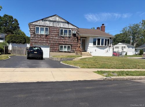 524 Pontiac Road, Hempstead, NY, 11554 | Card Image
