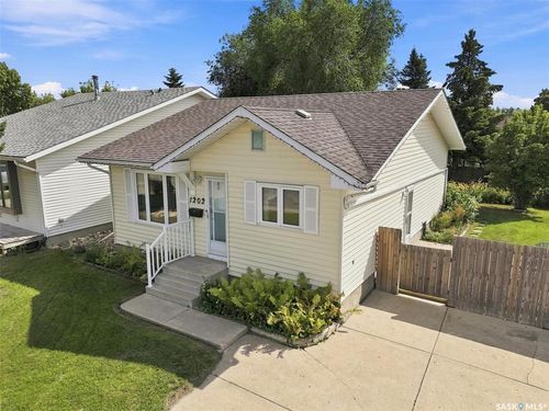 1202 Mccormack Rd, Saskatoon, SK, S7M5L9 | Card Image