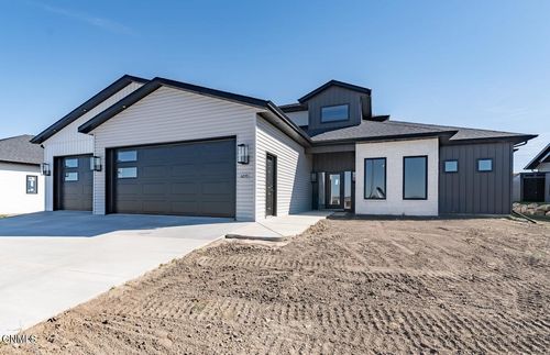 4015 Clairmont Rd, Bismarck, ND, 58503-2800 | Card Image