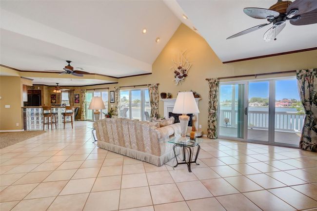 5913 Bali Way N, House other with 5 bedrooms, 3 bathrooms and null parking in St Pete Beach FL | Image 17