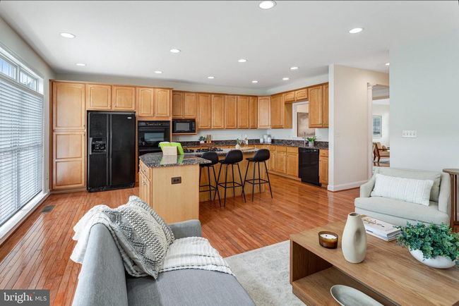 25804 Commons Sq, Townhouse with 3 bedrooms, 4 bathrooms and null parking in CHANTILLY VA | Image 11