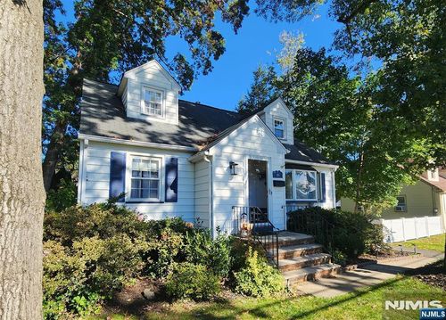 123 Summit Ave, Waldwick, NJ, 07463-2133 | Card Image
