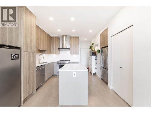 607-7588 16th St, Burnaby, BC, V3N0H8 | Card Image