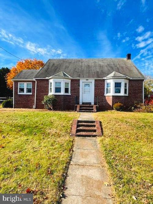 1552 Swamp Pike, GILBERTSVILLE, PA, 19525-9407 | Card Image