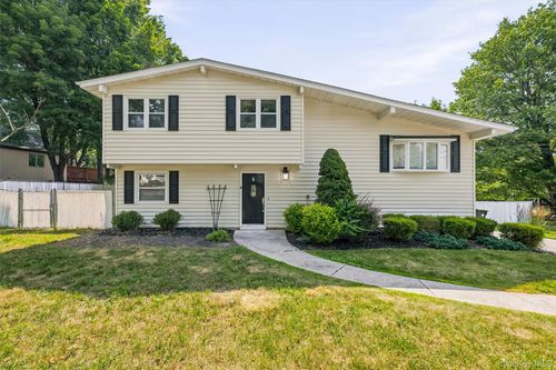 7 Elmwood Dr, Goshen, NY, 10924-2559 | Card Image