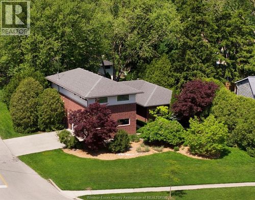 382 Barry Ave, Tecumseh, ON, N8N2G3 | Card Image