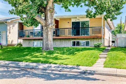 6044 17a St Se, Calgary, AB, T2C0L7 | Card Image
