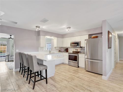 2142 Crystal Dr, Fort Myers, FL, 33907-4148 | Card Image