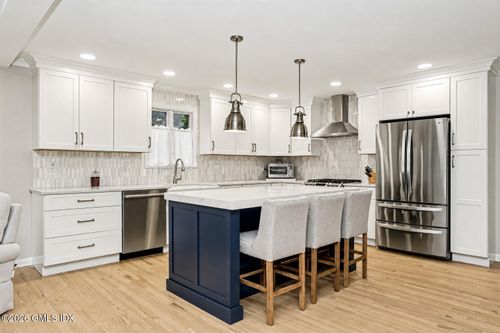 25 Westview Pl, Riverside, CT, 06878-1326 | Card Image