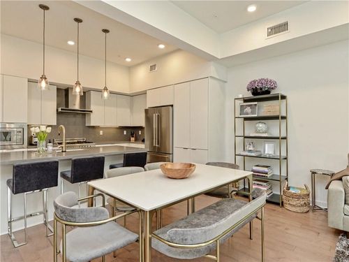 unit-2-2003 Wilson St, Austin, TX, 78704-5259 | Card Image