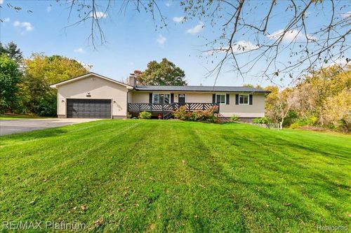 9658 Scholar Dr, Pinckney, MI, 48169-8870 | Card Image
