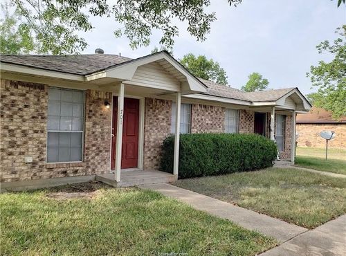 701 Llano Pl, College Station, TX, 77840-4251 | Card Image