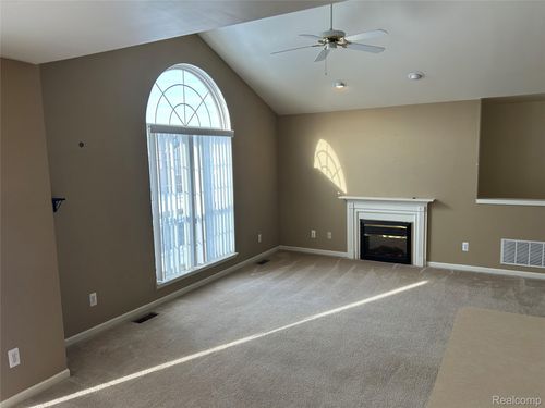 51652 Hale Ln, Chesterfield, MI, 48051-2344 | Card Image