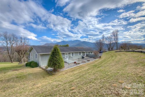 220 Grand View Ln, Burnsville, NC, 28714-8657 | Card Image