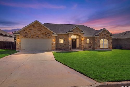 129 N 1st St, Floresville, TX, 78114-1663 | Card Image