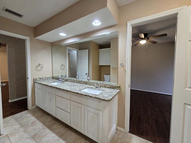 Hall Bathroom 2 | Image 29