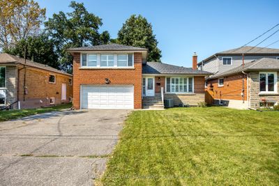 216 Searle Ave, House other with 4 bedrooms, 2 bathrooms and 6 parking in North York ON | Image 1