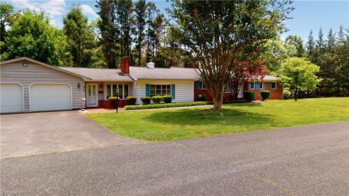 1816 Gwyn St, Mount Airy, NC, 27030-3008 | Card Image