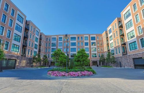 1024-100 Garvies Point Rd, Glen Cove, NY, 11542-5000 | Card Image