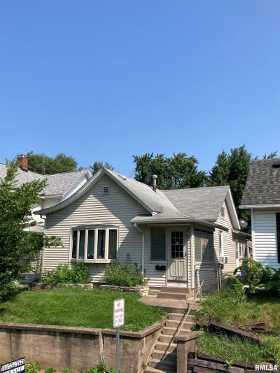 1823 17 Th Avenue, House other with 1 bedrooms, 1 bathrooms and null parking in Moline IL | Image 1