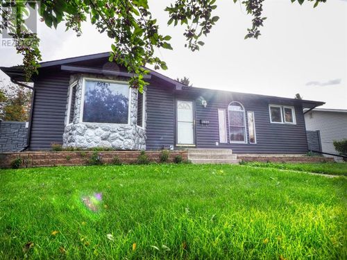 3429 55 Ave, Red Deer, AB, T4N5L4 | Card Image