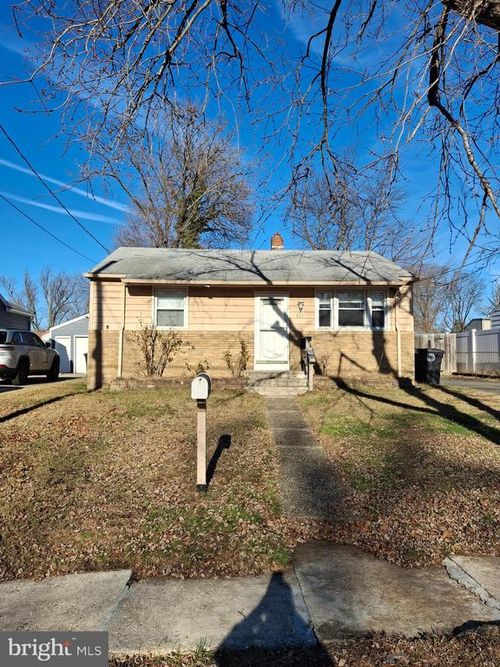 413 10th Ave, Lindenwold, NJ, 08021-3715 | Card Image