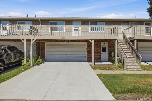 1072 Normandy Terrace Dr, Flint, MI, 48532-3547 | Card Image
