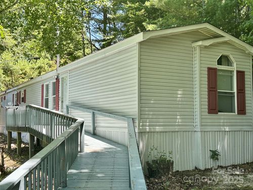 572 Blue Ridge Gem Mine Rd, Spruce Pine, NC, 28777-1040 | Card Image