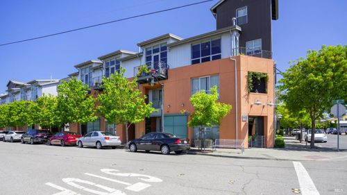 137 F Street, Petaluma, CA, 94952 | Card Image