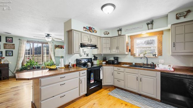 12255 Williams Rd, House other with 5 bedrooms, 2 bathrooms and 3 parking in Homerville OH | Image 18