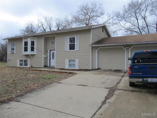 407 1st St, Warrenton, MO, 63383-2622 | Card Image