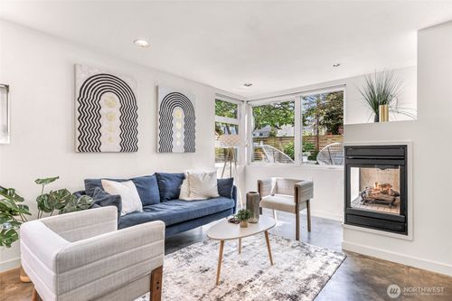 8363 29th Ave Nw, Seattle, WA, 98117-3822 | Card Image