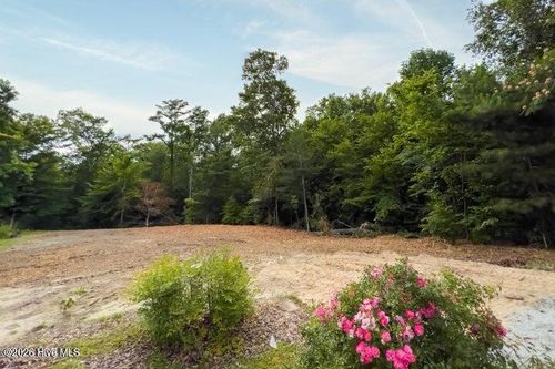 102 Cabot Cir, New Bern, NC, 28560-7705 | Card Image