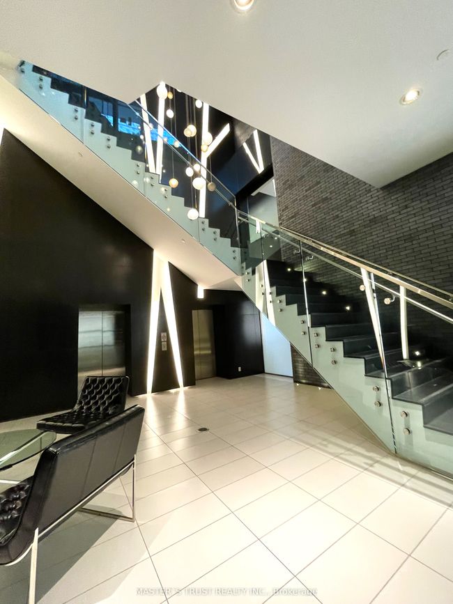 809 - 125 Peter St, Condo with 2 bedrooms, 1 bathrooms and 1 parking in Toronto ON | Image 26