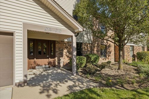 b-912 Stradford Cir, Buffalo Grove, IL, 60089-3374 | Card Image